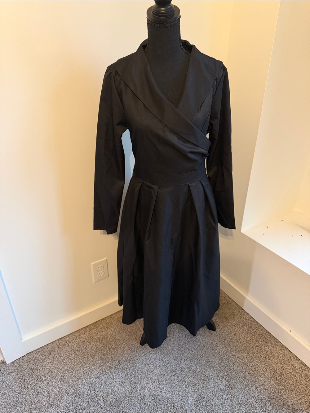 NWT Elegant Women's Black Dress